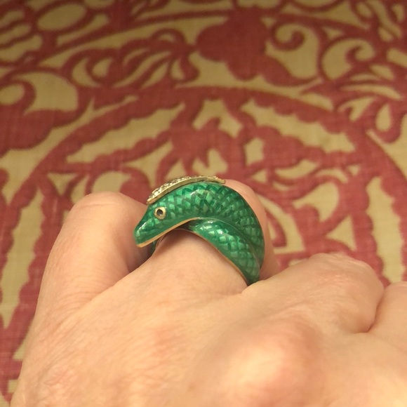 Jewelry - Green enameled snake ring